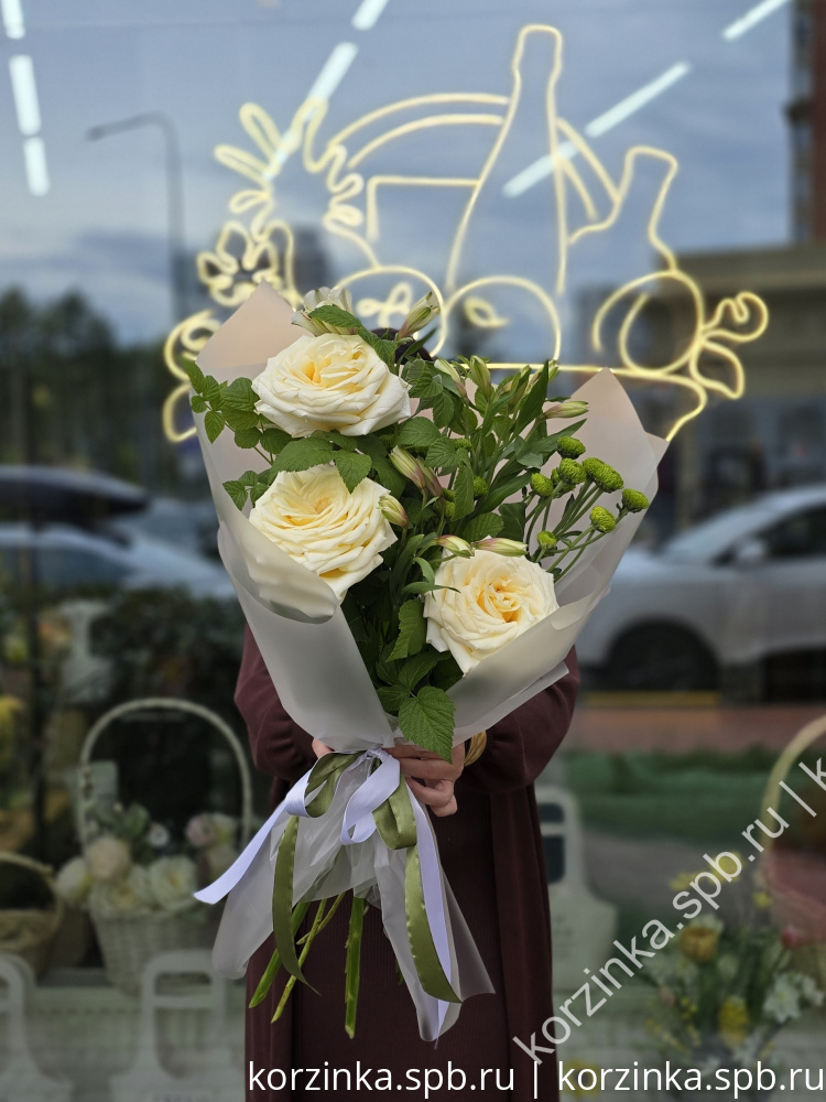 Букет с пионовидной розой,альстромерией и хризантемой