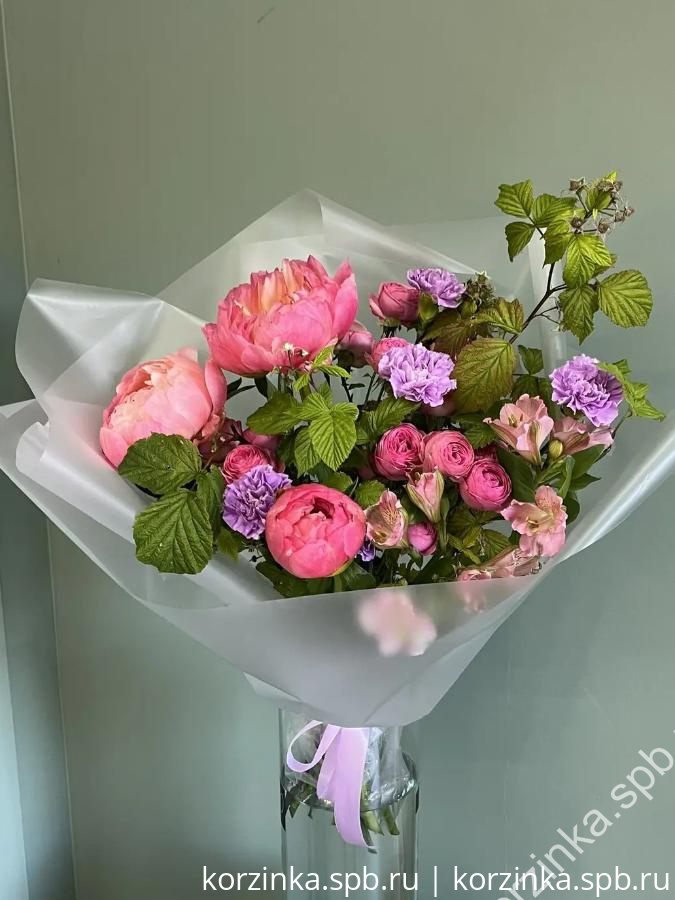 Букет с пионами и диантусами