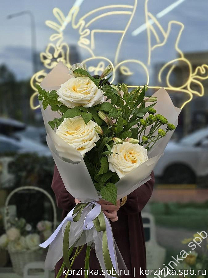 Букет с пионовидной розой,альстромерией и хризантемой